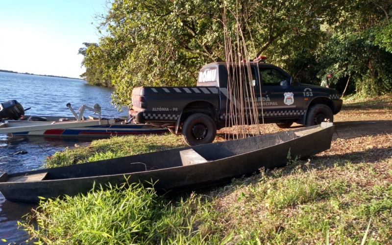 Apreensão de embarcação e varas de pesca na Lagoa Xambrê