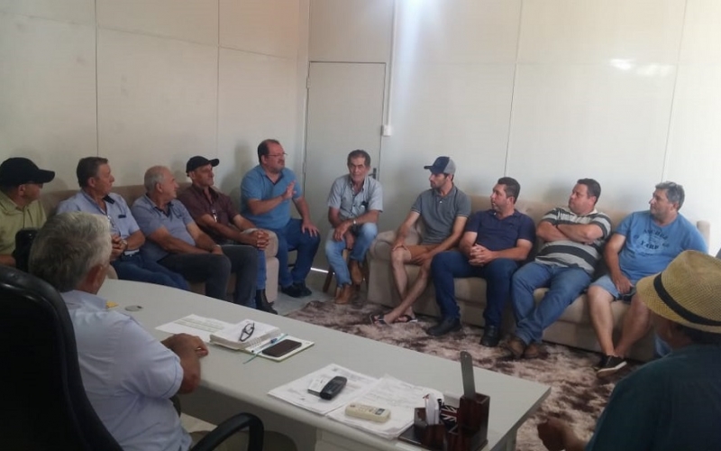 Prefeito Gervasone realiza reunião com Associação de Produtores e Conselho do C.M.D.R