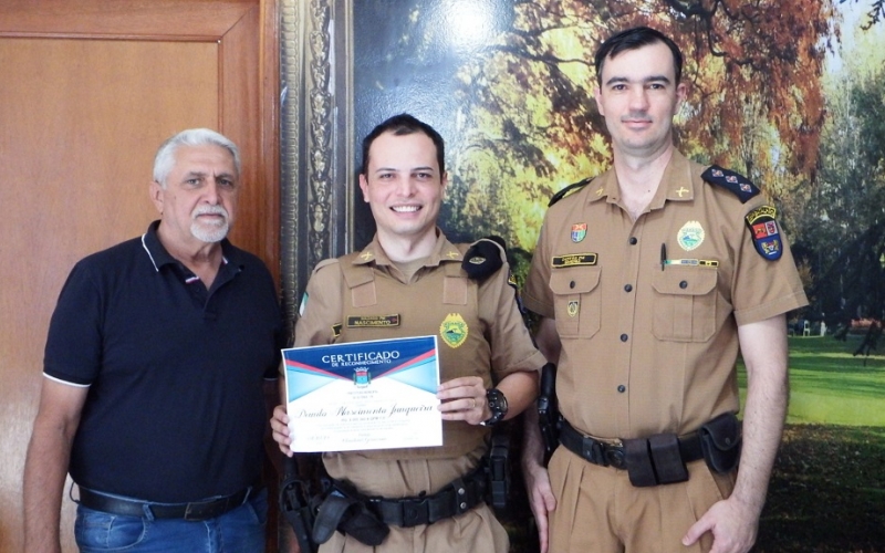 Prefeito Gervasone presta homenagem a Policias Militares e Guarda Municipal de Altônia