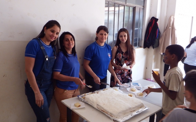 Almoço com Crianças do P.R.C.A - Projeto Resgate da Criança e Adolescente