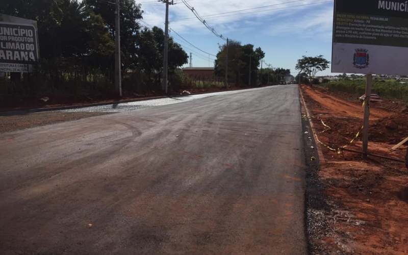 As obras do convênio de pavimentação e drenagem entre Governo Federal e Prefeitura de Altônia, continua sem parar.