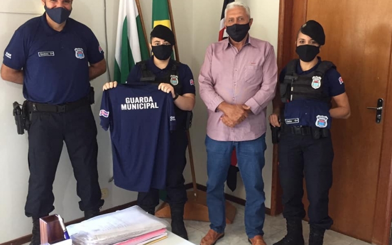 Novos uniformes a Guarda Civil Municipal -GMC- e também para os vigilantes das Repartições Públicas do Município