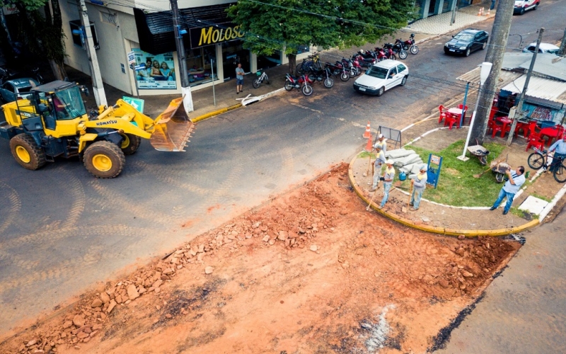 Faixas elevada na Praça Carlos Gomes