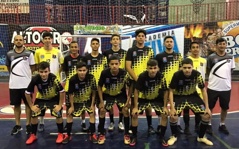 Entrega de uniformes aos nossos atletas do futsal